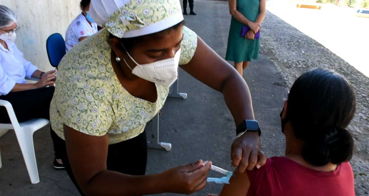 Camacã: Prefeitura avança na 18ª remessa de vacinas em idosos de 60 anos acima